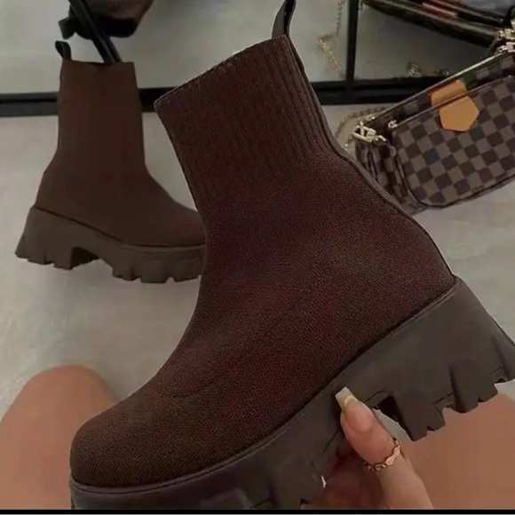 Brand new chocolate brown all weather rubber soled sock booties- Size 9 - Picture 3 of 3